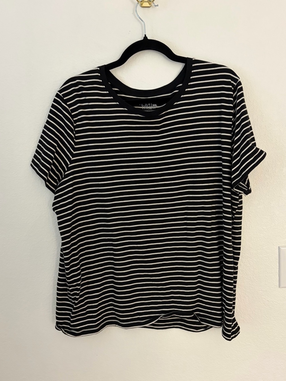 Time and Tru Black and White Striped Short Sleeve Tee XXL